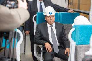 وزير النقل يتفقد معدلات تنفيذ...