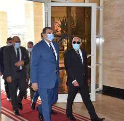 ”سعفان والغضبان” يسلمان 500 بوليصة...