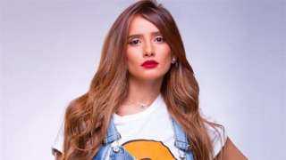 زينة تكشف بدايتها الفنية وحوارها...