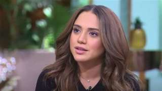 رنا رئيس بإطلالة أنيقة فى...