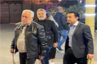 أشرف زكي يقدم واجب العزاء...